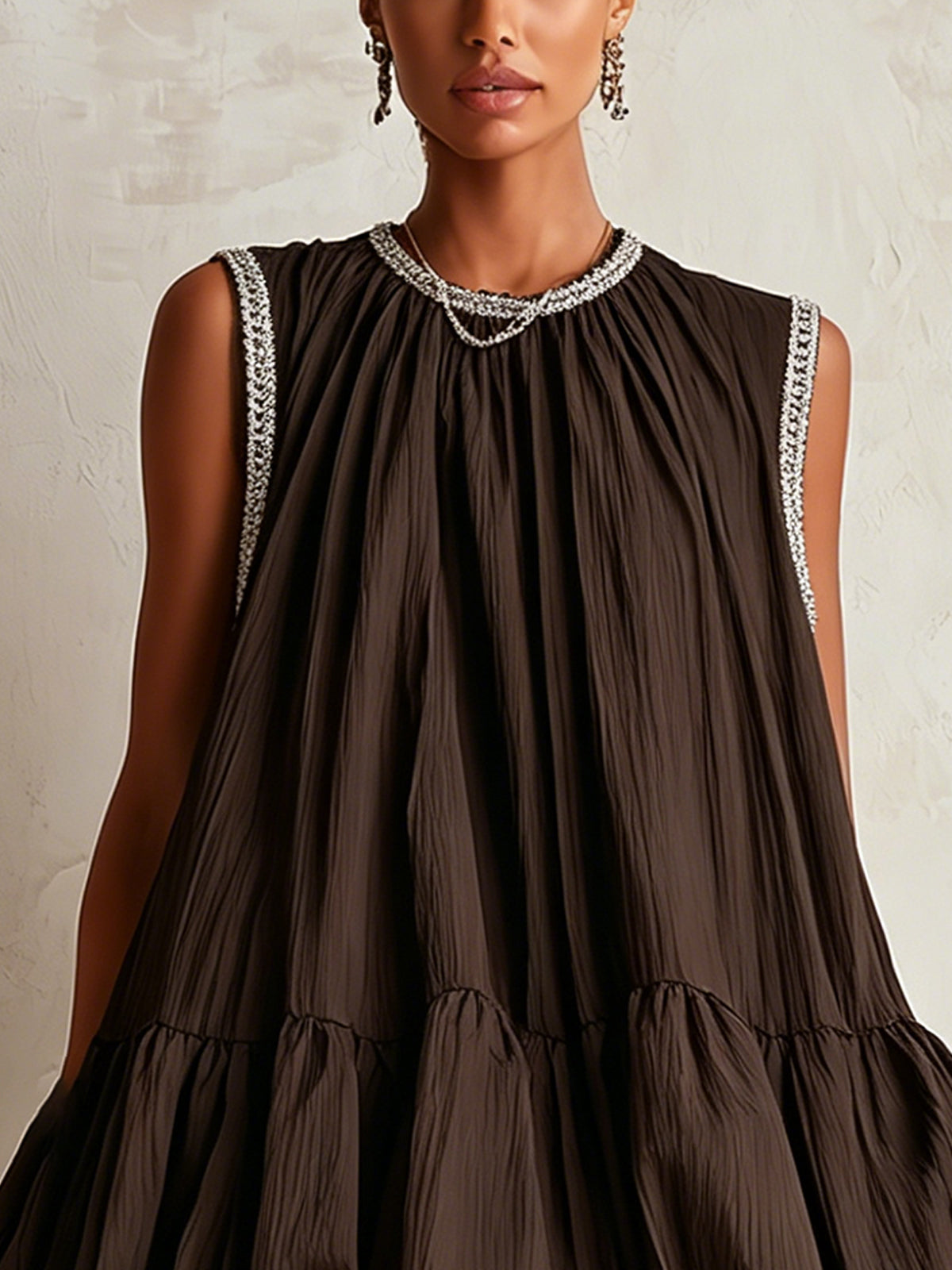 Colette | Vestido Mini Marrón sin Mangas con Bajo Abullonado