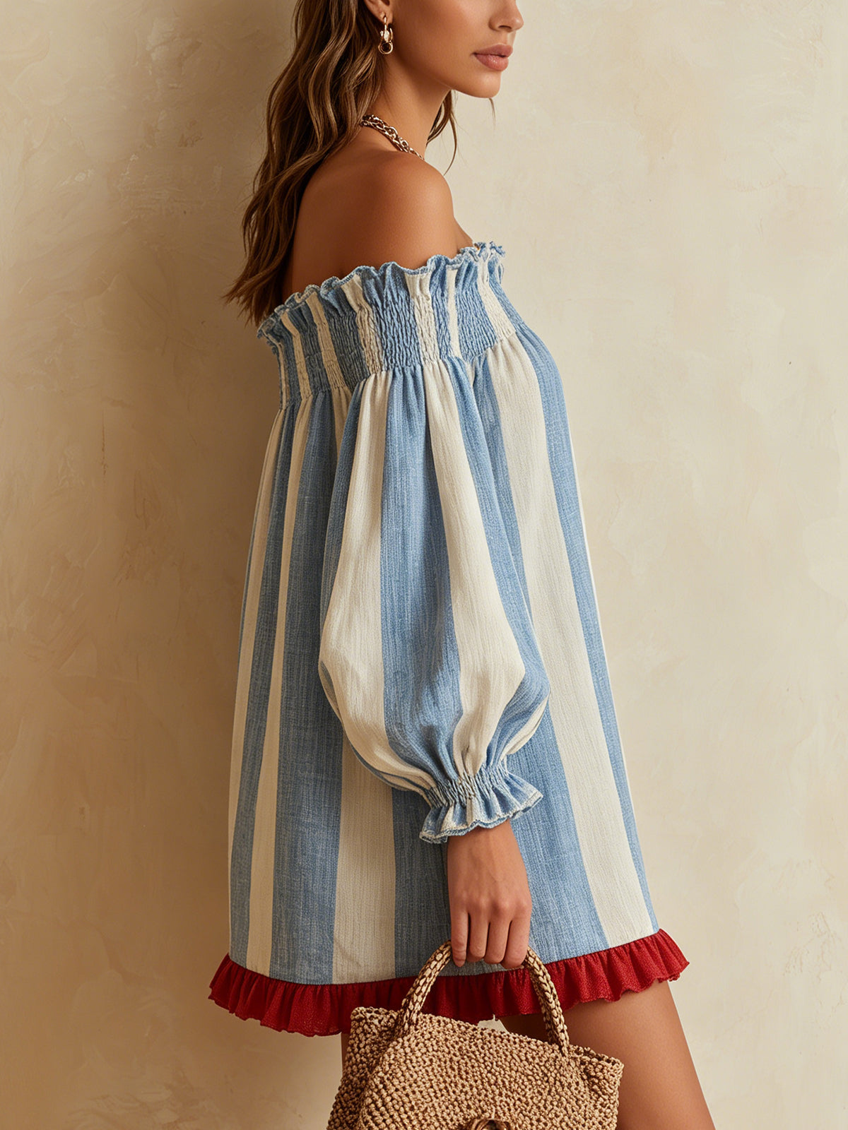 Ondine | Vestido Mini de Rayas Azul y Blanco con Hombros al Descubierto y Bajo Contrastado