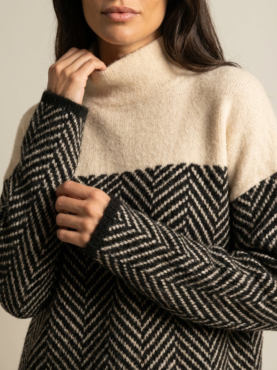 Nora – Jersey Elegante de Cuello Alto