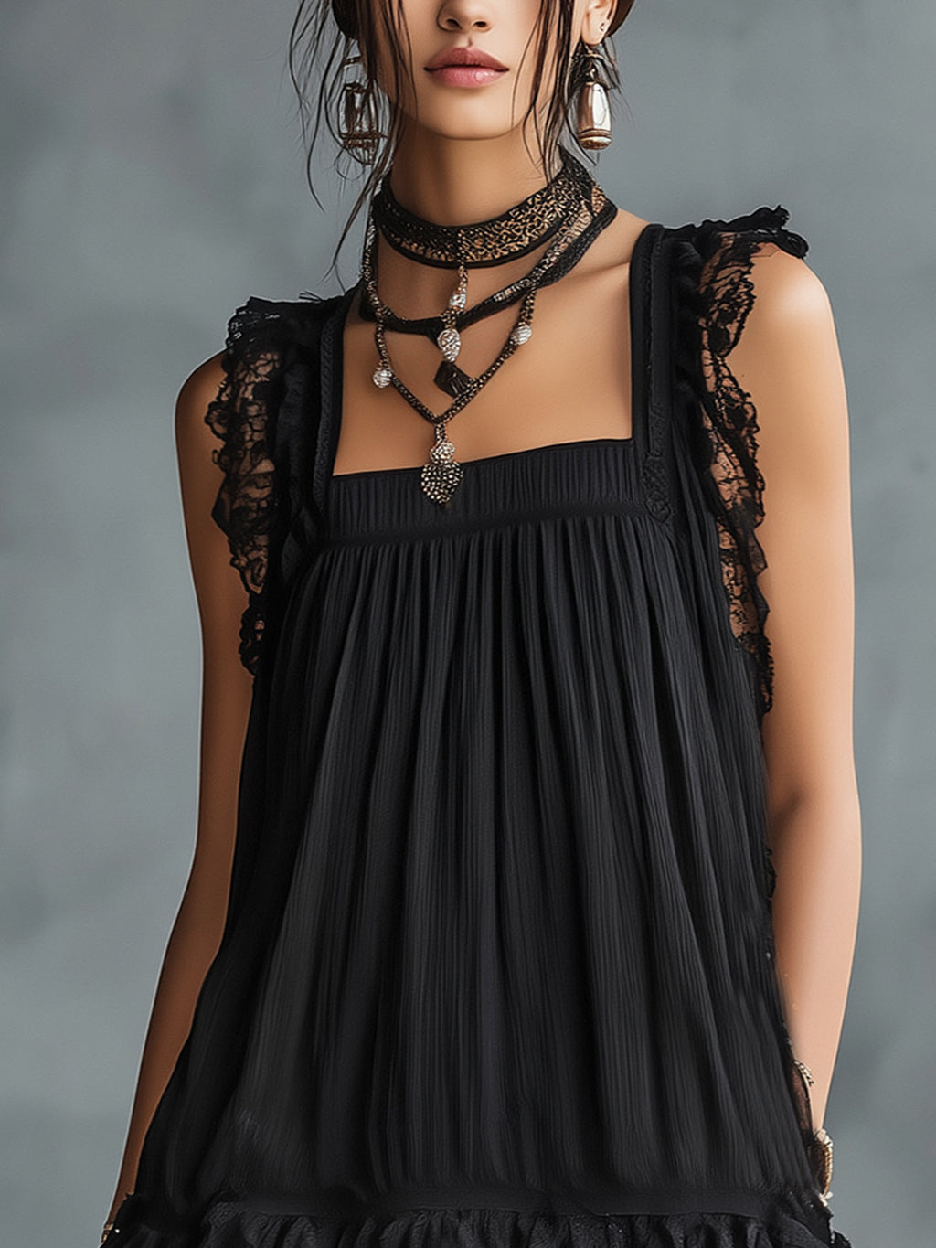 Pauline | Vestido Mini Negro Transparente de Topos con Volantes y Ribete de Encaje