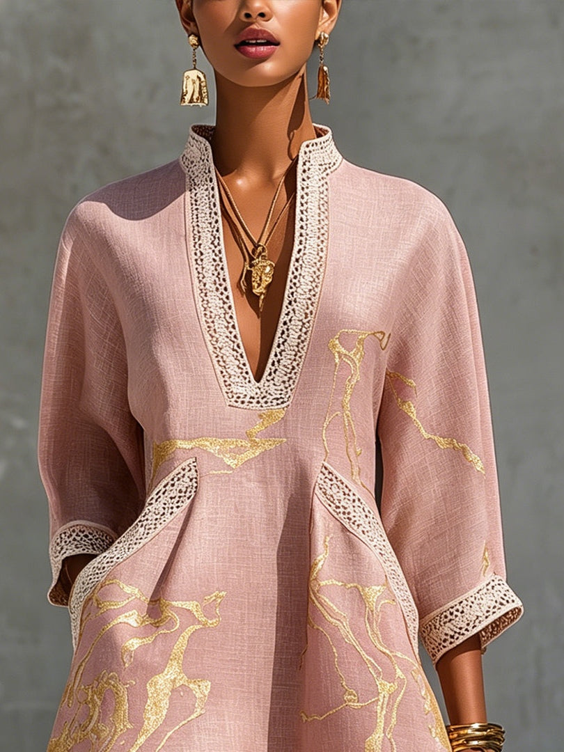 Ninon | Vestido Mini Rosa de Encaje de Crochet con Motivos Dorados y Escote en V