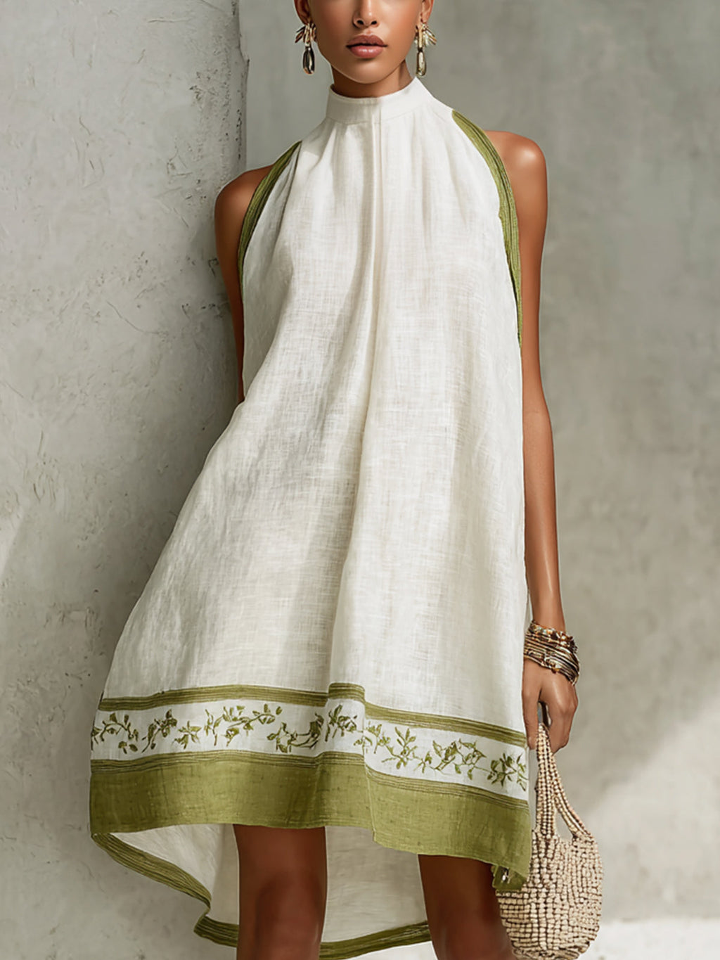 Agathe | Vestido Mini Trapecio Blanco sin Mangas con Ribete Verde Oliva y Flores